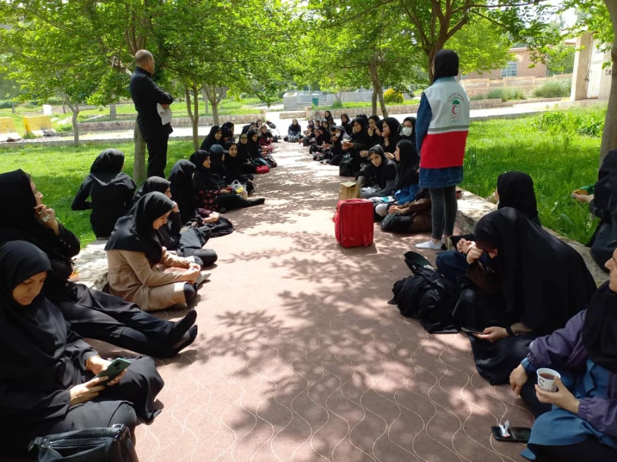 به مناسبت دهه سر آمدی آموزش برنامه پیاده روی دانشجو معلمان پردیس امام جعفر صادق (ع) 2