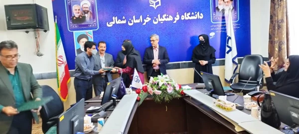 بمناسبت ولادت حضرت معصومه (س) و روز دختر  مراسم تجلیل از دانش آموزان دختر برگزیده مدارس استان  به میزانی پردیس امام محمد باقر (ع ) بجنورد برگزار شد . 2