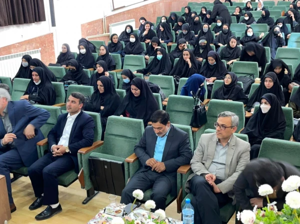 نشست دانشجو با نماینده  مجلس خراسان شمالی جناب دکتر وحیدی بامحوریت موضوع اندیشه امام خمینی 'جهاد علمی 'تولید دانش بنیان ،جلسه پرسش وپاسخ بانماینده'مجلس  وبامدیرکل آموزش وپرورش ۱۶خردا 3