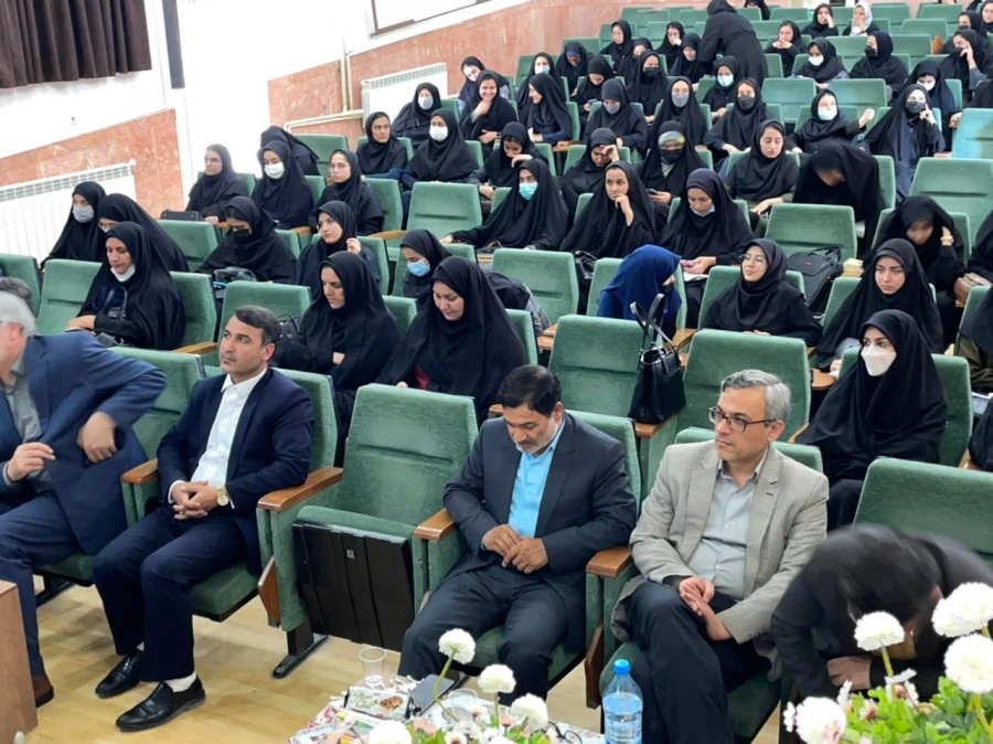 نشست دانشجو با نماینده  مجلس خراسان شمالی جناب دکتر وحیدی بامحوریت موضوع اندیشه امام خمینی 'جهاد علمی 'تولید دانش بنیان ،جلسه پرسش وپاسخ بانماینده'مجلس  وبامدیرکل آموزش وپرورش ۱۶خردا 3