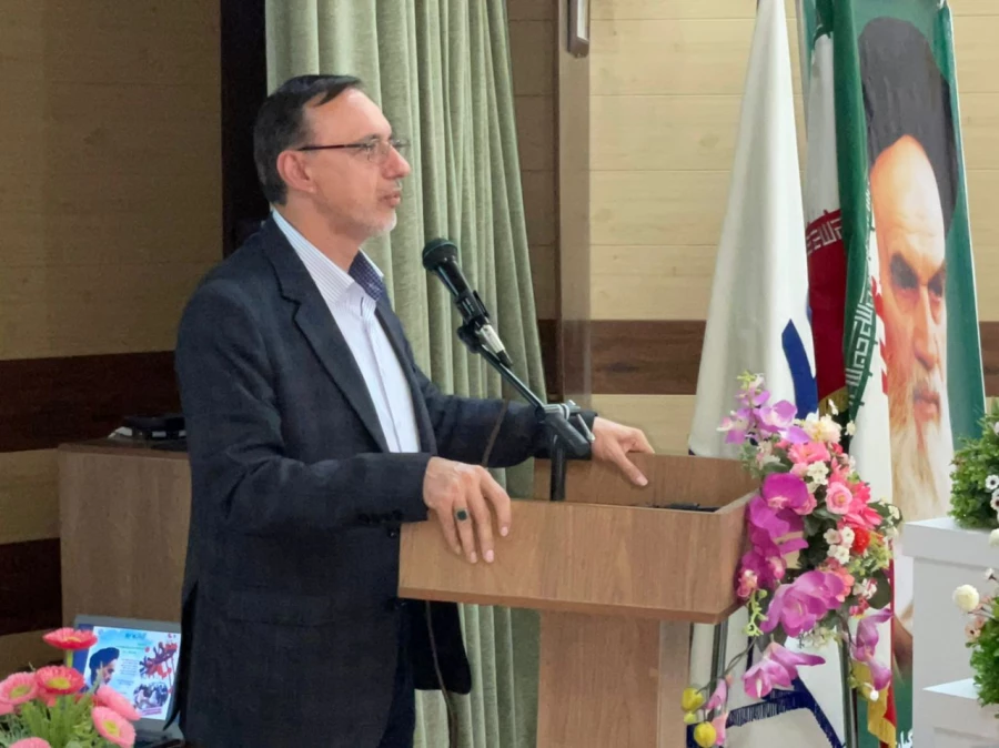 نشست دانشجو با نماینده  مجلس خراسان شمالی جناب دکتر وحیدی بامحوریت موضوع اندیشه امام خمینی 'جهاد علمی 'تولید دانش بنیان ،جلسه پرسش وپاسخ بانماینده'مجلس  وبامدیرکل آموزش وپرورش ۱۶خردا 5