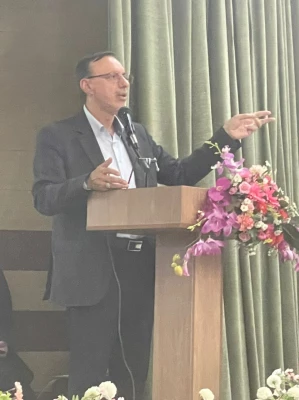 نشست دانشجو با نماینده  مجلس خراسان شمالی جناب دکتر وحیدی بامحوریت موضوع اندیشه امام خمینی 'جهاد علمی 'تولید دانش بنیان ،جلسه پرسش وپاسخ بانماینده'مجلس  وبامدیرکل آموزش وپرورش ۱۶خردا 6