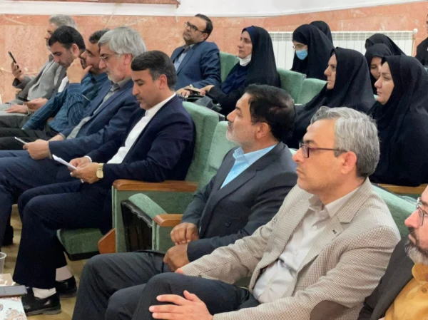 نشست دانشجو با نماینده  مجلس خراسان شمالی جناب دکتر وحیدی بامحوریت موضوع اندیشه امام خمینی 'جهاد علمی 'تولید دانش بنیان ،جلسه پرسش وپاسخ بانماینده'مجلس  وبامدیرکل آموزش وپرورش ۱۶خردا 8