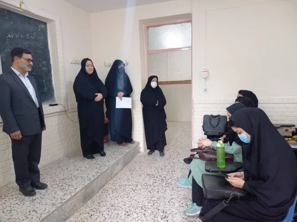 بازدید ریاست دانشگاه از کلاس های ترم تابستان پردیس خواهران  2