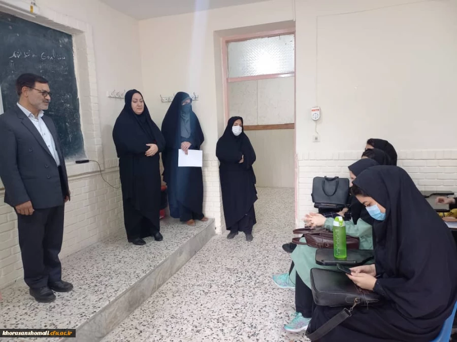 بازدید ریاست دانشگاه از کلاس های ترم تابستان پردیس خواهران  2