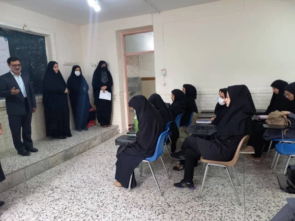 بازدید ریاست دانشگاه از کلاس های ترم تابستان پردیس خواهران  3