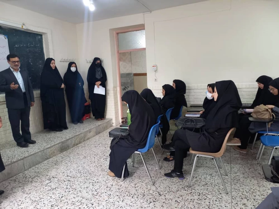 بازدید ریاست دانشگاه از کلاس های ترم تابستان پردیس خواهران  3