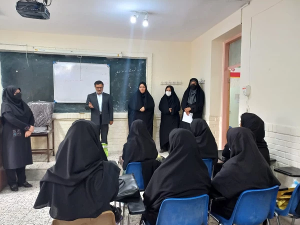 بازدید ریاست دانشگاه از کلاس های ترم تابستان پردیس خواهران  4