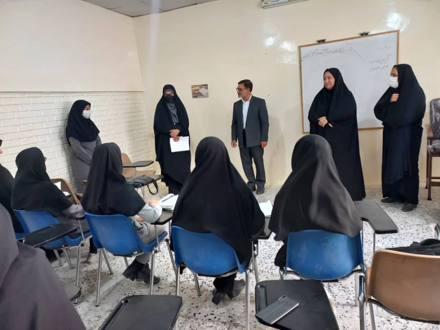 بازدید ریاست دانشگاه از کلاس های ترم تابستان پردیس خواهران  5