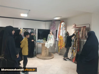بازدید دانشجو معلمان از کارگاه هنری نقاشی و رنگ آمیزی روی پارچه 