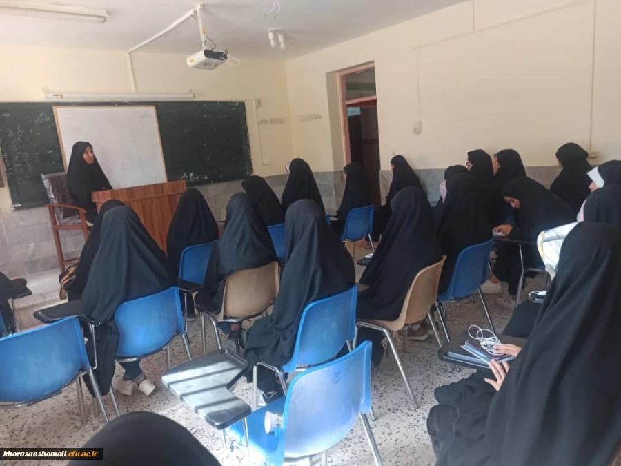 برگزاری دوره بصیرتی برای فرماندهان بسیج دانش آموزی استان با گروه اساتید بسیجی استان در پردیس خواهران  2