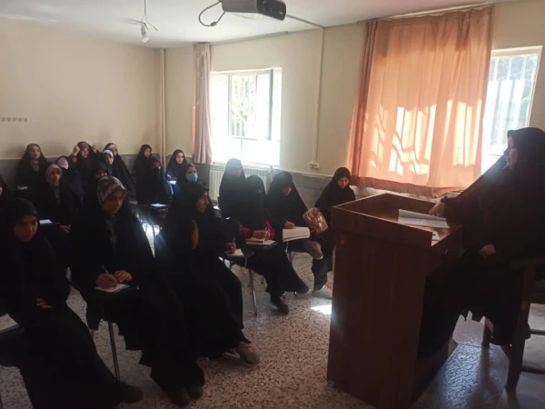 برگزاری دوره بصیرتی برای فرماندهان بسیج دانش آموزی استان با گروه اساتید بسیجی استان در پردیس خواهران  3