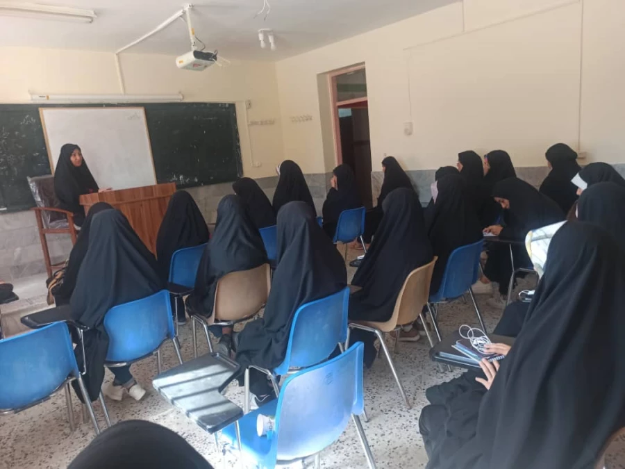 برگزاری دوره بصیرتی برای فرماندهان بسیج دانش آموزی استان با گروه اساتید بسیجی استان در پردیس خواهران  4