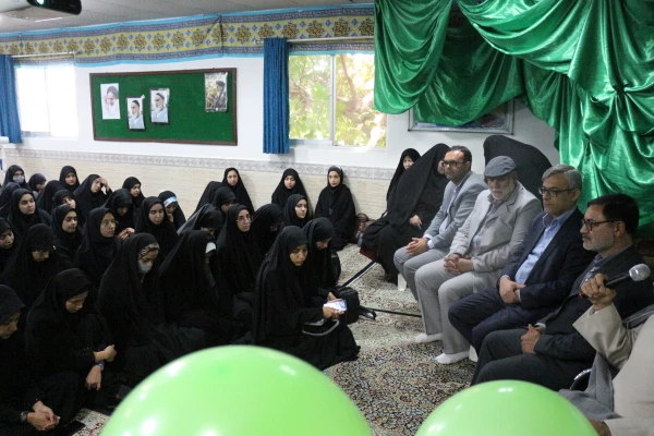 نشست  امام جمعه شهرستان همزمان با ایام ولادت فرخنده نبی مکرم اسلام حضرت ختمی مرتبت وامام جعفر صادق با دانشجو معلمان پردیس امام جعفر صادق ع 9