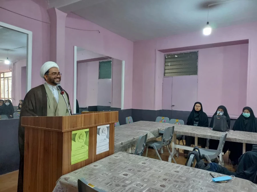 کارگاه زندگی خلاقانه در پردیس خواهران با حضور حجت الاسلام والمسلمین یزدانی 6
