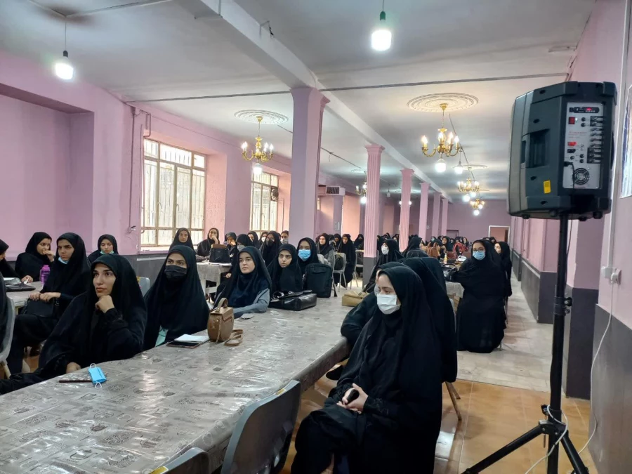کارگاه زندگی خلاقانه در پردیس خواهران با حضور حجت الاسلام والمسلمین یزدانی 7