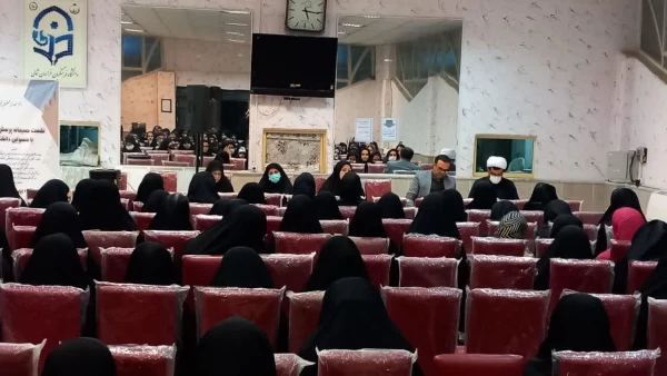 نشست صمیمی و (پرسش و پاسخ ) دانشجو معلمان با  مسئولان پردیس خواهران  2