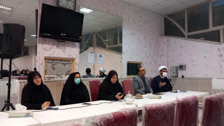 نشست صمیمی و (پرسش و پاسخ ) دانشجو معلمان با  مسئولان پردیس خواهران  2