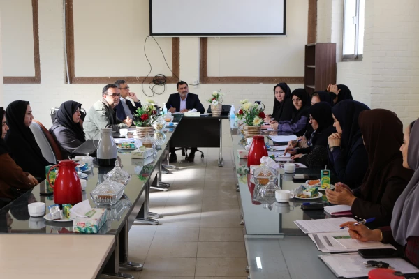 جلسه امور اداری پردیس خواهران و اهدای لوح تقدیر از زحمات ریاست و معاونان پردیس  2