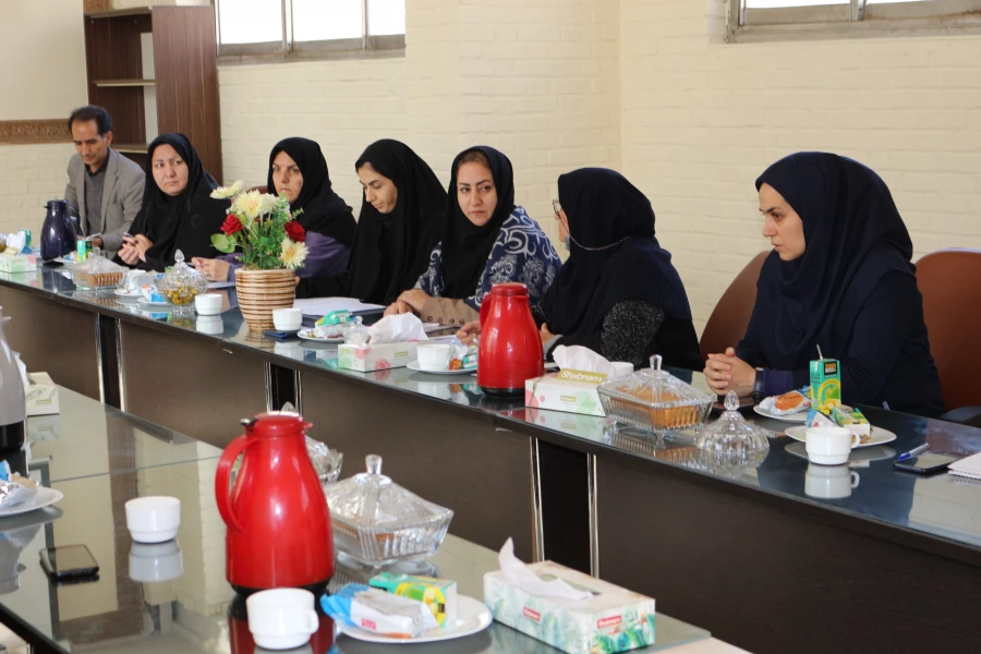 جلسه امور اداری پردیس خواهران و اهدای لوح تقدیر از زحمات ریاست و معاونان پردیس  3