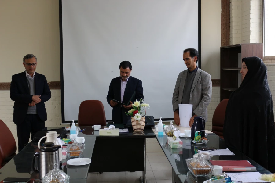 جلسه امور اداری پردیس خواهران و اهدای لوح تقدیر از زحمات ریاست و معاونان پردیس  7