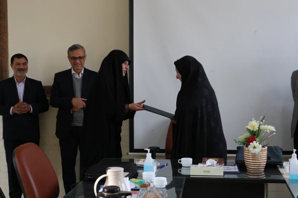 جلسه امور اداری پردیس خواهران و اهدای لوح تقدیر از زحمات ریاست و معاونان پردیس  8