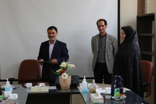 جلسه امور اداری پردیس خواهران و اهدای لوح تقدیر از زحمات ریاست و معاونان پردیس  9