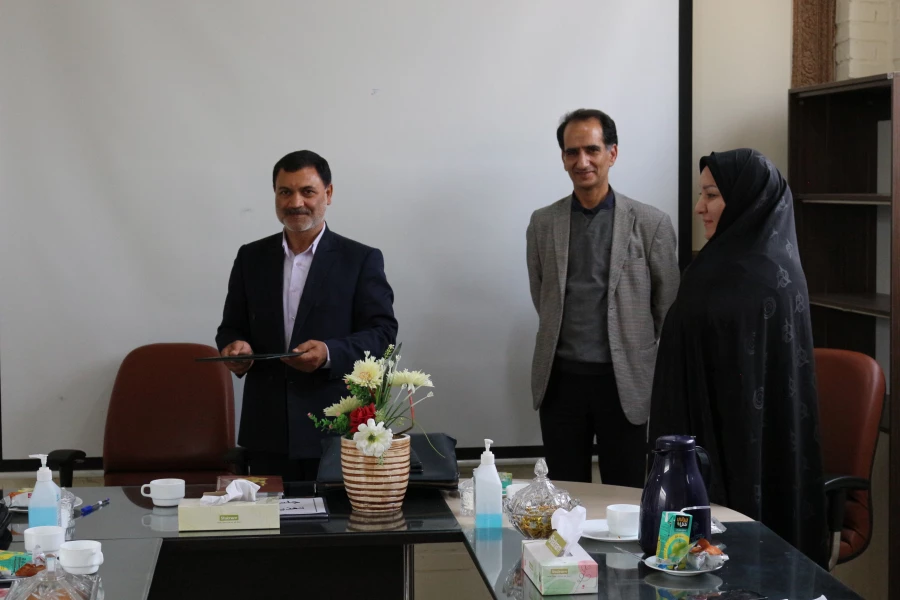 جلسه امور اداری پردیس خواهران و اهدای لوح تقدیر از زحمات ریاست و معاونان پردیس  9