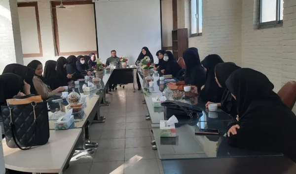 حضور مسئولین دانشگاه نماینده های اموزشی و اعضای شورای صنفی 2