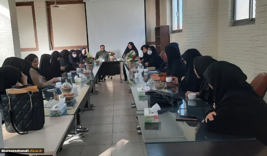 حضور مسئولین دانشگاه نماینده های اموزشی و اعضای شورای صنفی 2