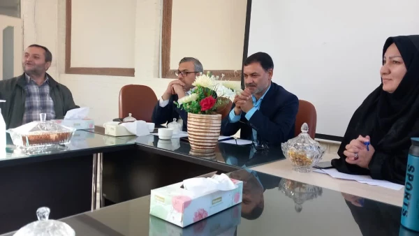 حضور مسئولین دانشگاه نماینده های اموزشی و اعضای شورای صنفی 6