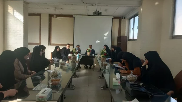 حضور مسئولین دانشگاه نماینده های اموزشی و اعضای شورای صنفی 7