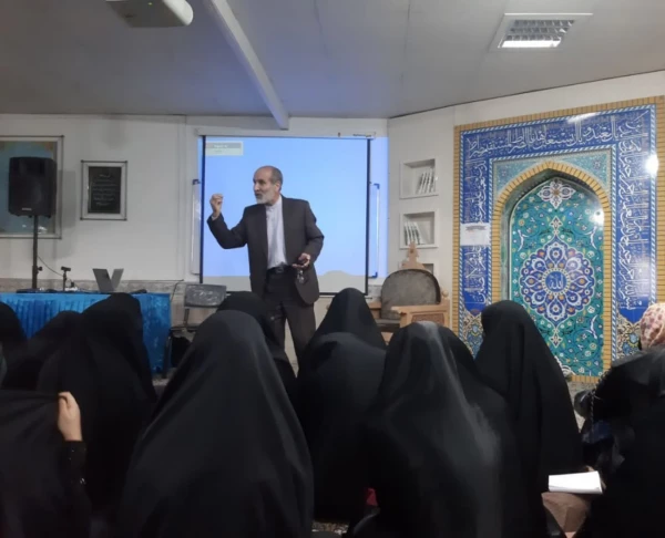 نشست هم اندیشی مسائل سیاسی با محوریت بررسی دستاوردهای انقلاب اسلامی  در پردیس امام جعفر صادق (ع) 2