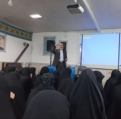 نشست هم اندیشی مسائل سیاسی با محوریت بررسی دستاوردهای انقلاب اسلامی  در پردیس امام جعفر صادق (ع) 2