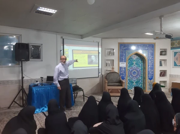 نشست هم اندیشی مسائل سیاسی با محوریت بررسی دستاوردهای انقلاب اسلامی  در پردیس امام جعفر صادق (ع) 2