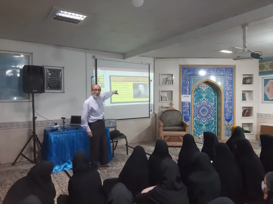 نشست هم اندیشی مسائل سیاسی با محوریت بررسی دستاوردهای انقلاب اسلامی  در پردیس امام جعفر صادق (ع) 2