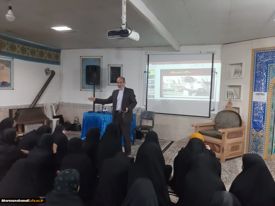 نشست هم اندیشی مسائل سیاسی با محوریت بررسی دستاوردهای انقلاب اسلامی  در پردیس امام جعفر صادق (ع) 2