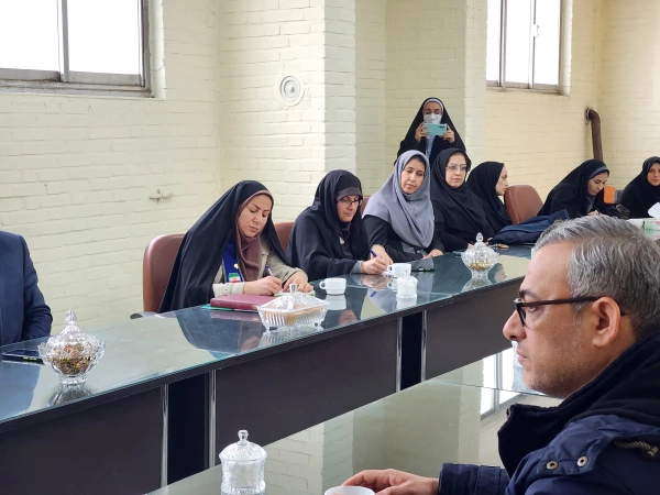 نشست مشاور وزیر آموزش و پرورش با اساتید و کارکنان دانشگاه فرهنگیان استان  8