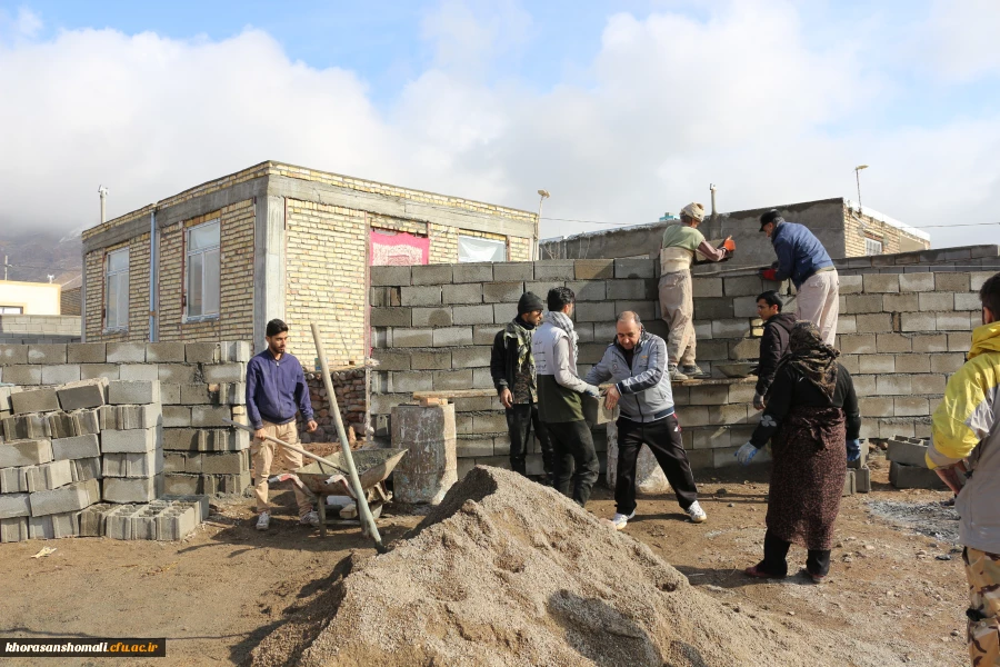 حضور ریاست محترم دانشگاه فرهنگیان خراسان شمالی به اتفاق اساتید و کارکنان در اردوی جهادی(آموزشی-تربیتی،عمرانی) دانشجومعلمان دانشگاه از روستای قِلی جاجرم. 3