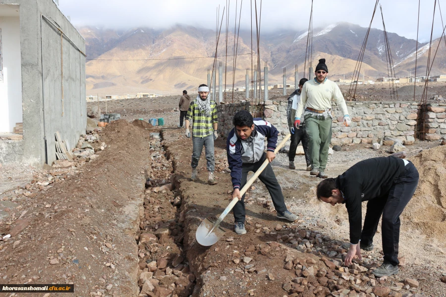 حضور ریاست محترم دانشگاه فرهنگیان خراسان شمالی به اتفاق اساتید و کارکنان در اردوی جهادی(آموزشی-تربیتی،عمرانی) دانشجومعلمان دانشگاه از روستای قِلی جاجرم. 2