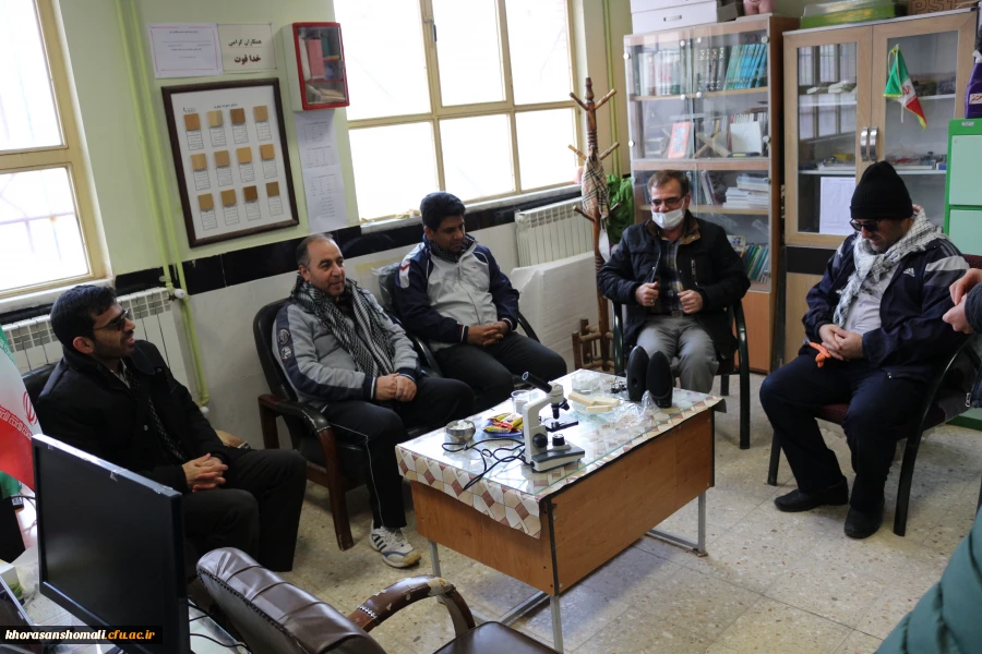 حضور ریاست محترم دانشگاه فرهنگیان خراسان شمالی به اتفاق اساتید و کارکنان در اردوی جهادی(آموزشی-تربیتی،عمرانی) دانشجومعلمان دانشگاه از روستای قِلی جاجرم. 3