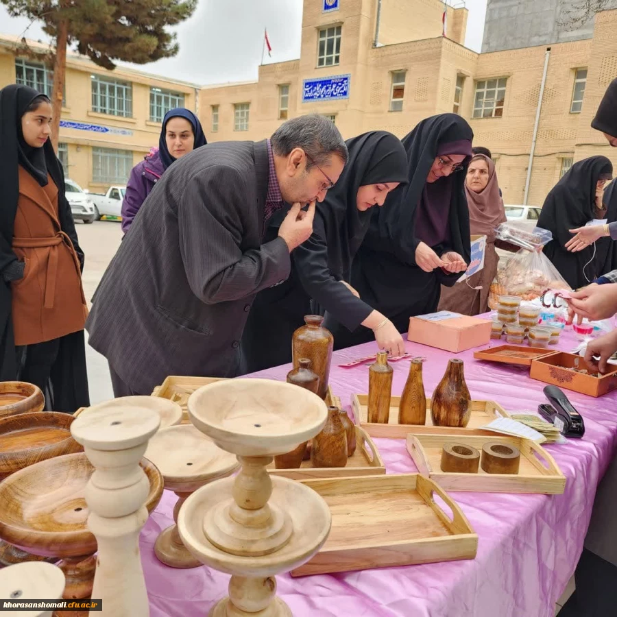 بازارچه خیریه پردیس خواهران به مناسبت روز احسان و نیکوکاری 5