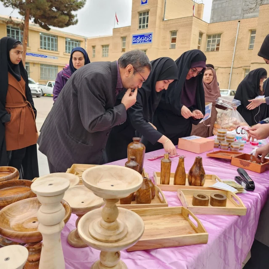 بازارچه خیریه پردیس خواهران به مناسبت روز احسان و نیکوکاری 5