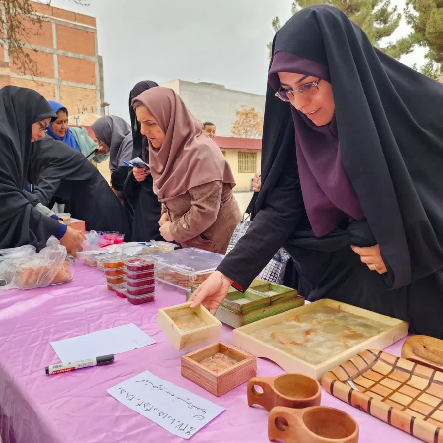 بازارچه خیریه پردیس خواهران به مناسبت روز احسان و نیکوکاری 8