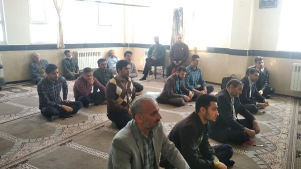 برگزاری جلسات تفسیر و معارف قرآن کریم به مناسبت ایام ماه مبارک رمضان همزمان با نماز ظهر و عصر 4