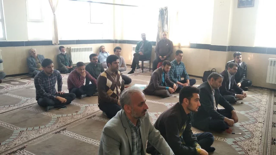 برگزاری جلسات تفسیر و معارف قرآن کریم به مناسبت ایام ماه مبارک رمضان همزمان با نماز ظهر و عصر 4