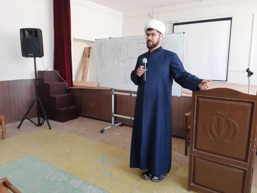 برگزاری دوره تفسیر قرآن کریم در محل نمازخانه پردیس خواهران برای کارکنان و دانشجویان پردیس امام جعفر صادق(ع) 3