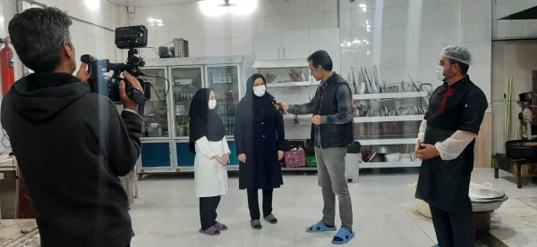 قدردانی مسئولین پردیس امام جعفر صادق(ع) از کارکنان شاغل در مشاغل سخت در سرای دانشجویی 2