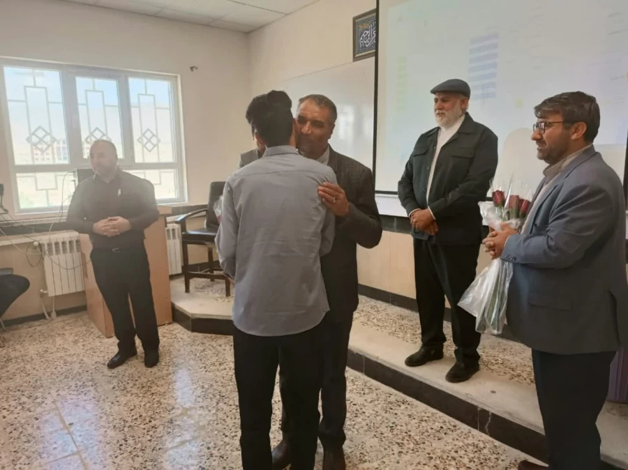 تقدیر ریاست دانشگاه از اساتید پردیس های دانشگاه فرهنگیان به مناسبت گرامیداشت مقام معلم 10