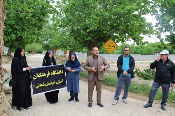 برنامه پیاده روی به مناسبت گرامیداشت هفته سلامت با شعار« سلامت برای همه » با محوریت پاکسازی محیط زیست توسط دانشجومعلمان در مسیر جاده سلامت به مقصد بش قارداش 2